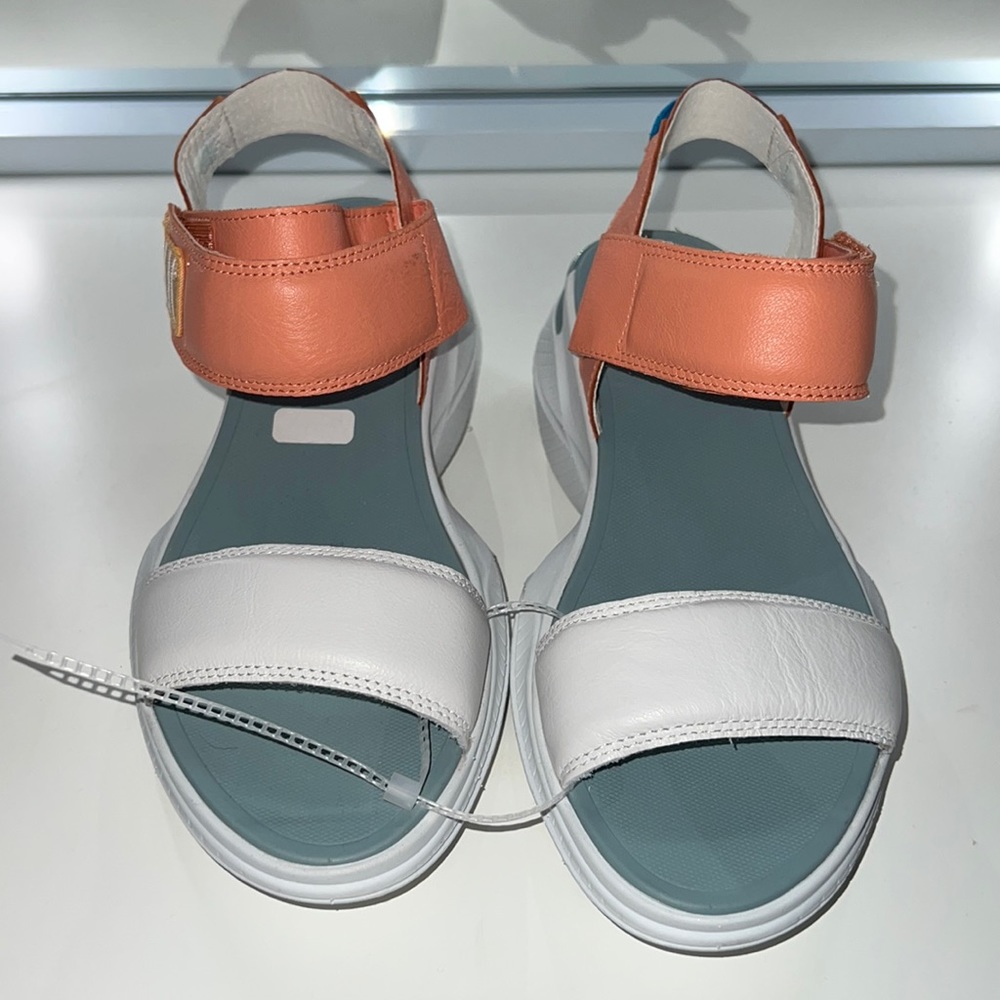 Brand new!SOREL Explorer Blitz Stride Sandal Size 8 1/2 Womens